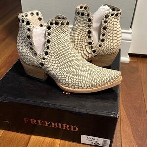 Freebird Women's Snakeskin Ankle Boots - Cream